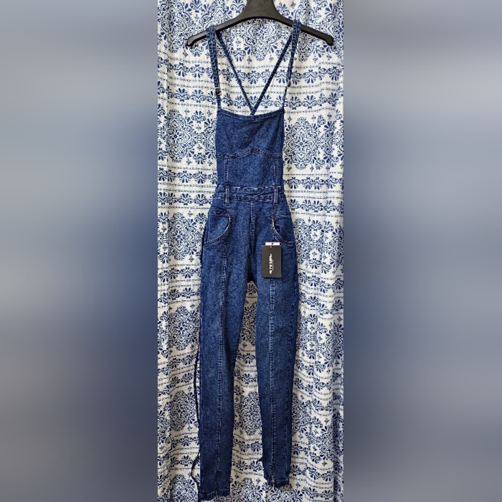 PrettyLittleThing STRAPPPPPPY Denim Jumper